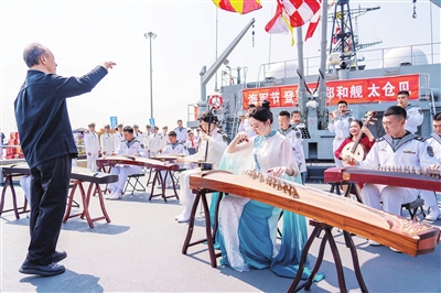 军民鱼水情谊深 文艺传情暖兵心