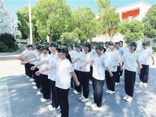 新生军训