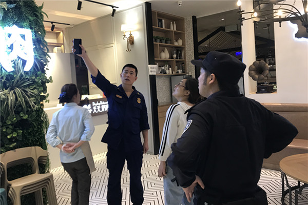 太仓大队开展“进博会”消防安全专项夜查