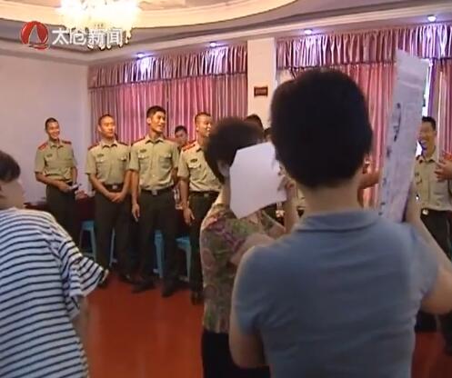 警民联欢共迎“八一”