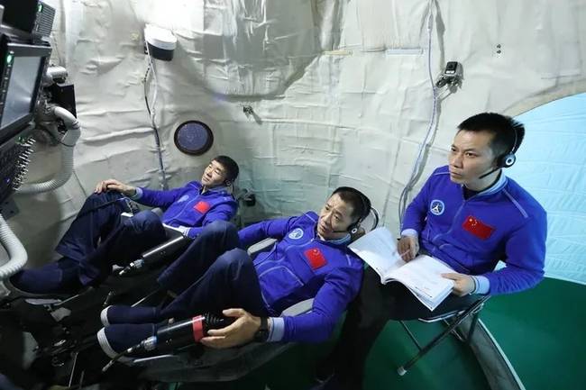 神舟十二号载人飞行任务有哪些“成功秘诀”？| 新闻背后的故事