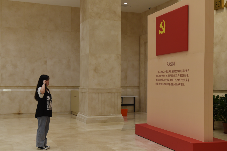 南京特殊教育师范学院预备党员郭瑜诵读入党誓词