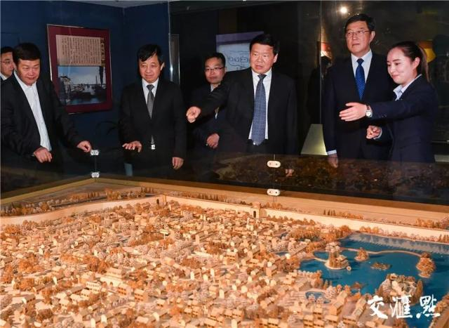 图为2018年3月,娄勤俭考察淮安中国漕运博物馆。