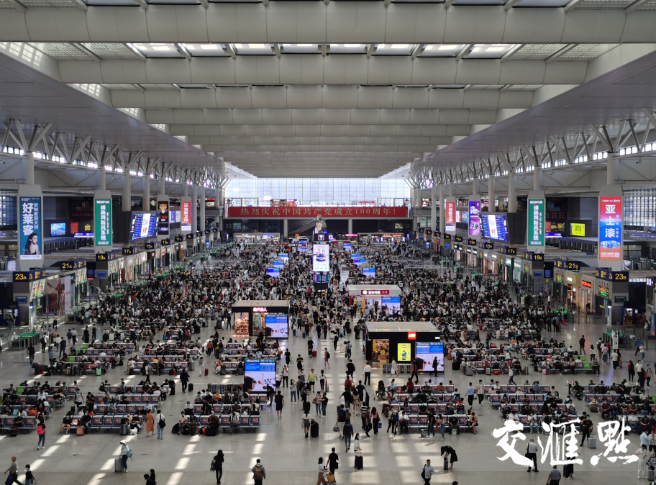 上海虹桥站候车室画面 王程伟/摄