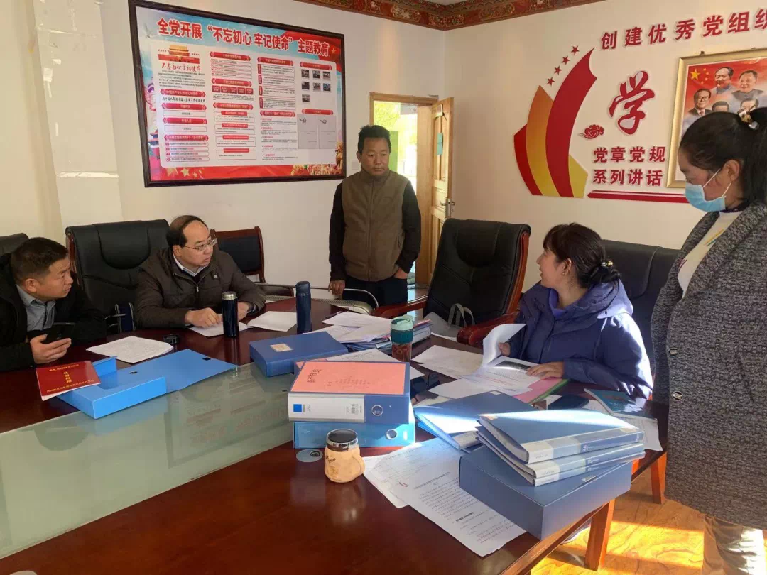 2019年6月25日，高峰作为江苏省第九批援藏干部人才的一员，奔赴雪域高原，开启三年援藏工作。