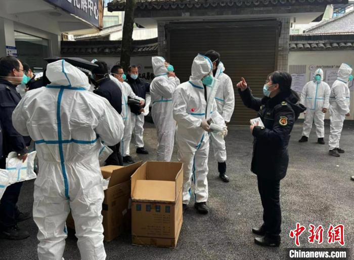 特写：浙江金华抗“疫”之下的“逆行夫妇”