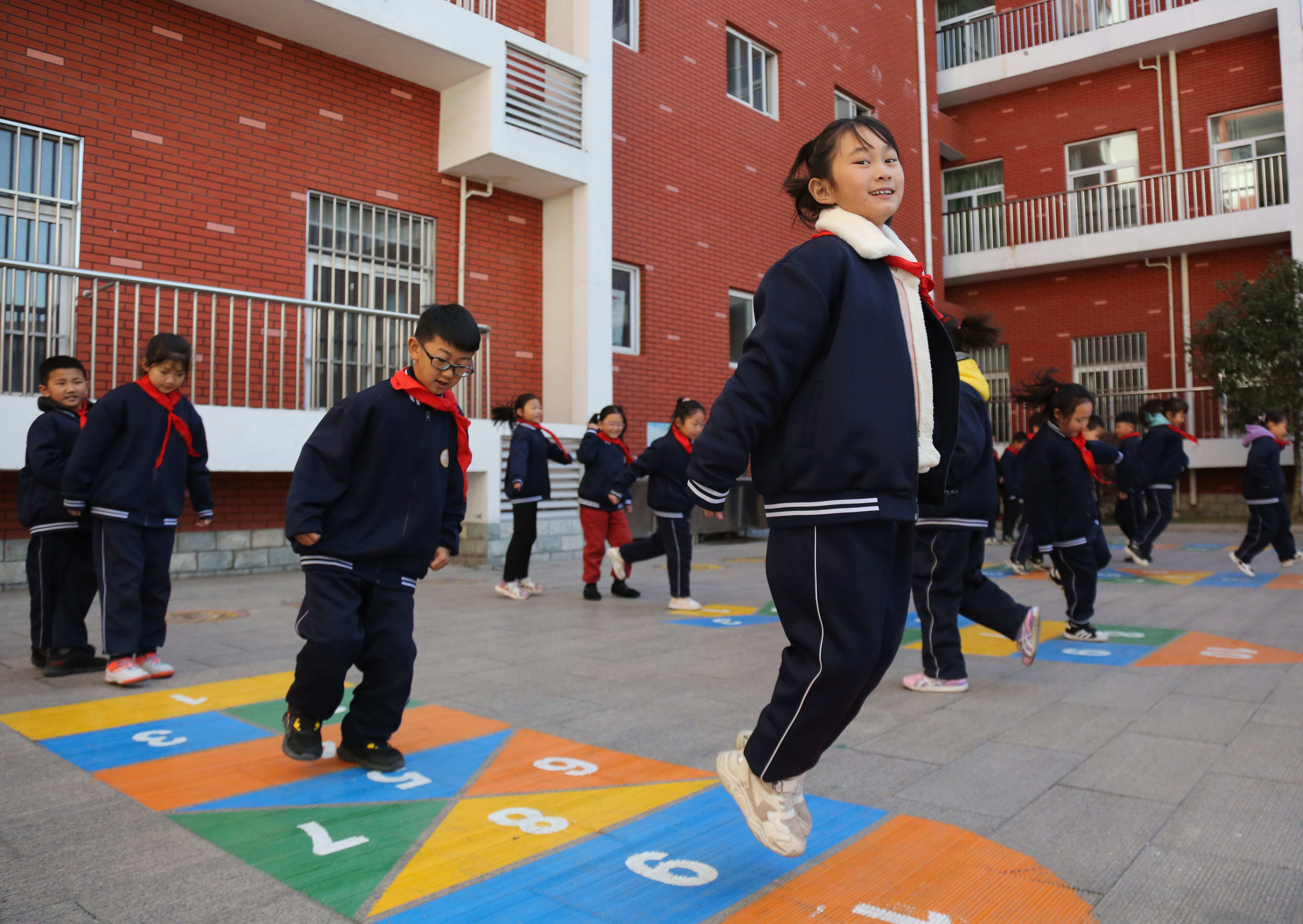 å¾å·å¸å¤§é»å±±å®éªå­¦æ ¡çâè·³æ¿å­âæ¸¸æã