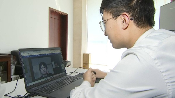 汤晓龙正在参加线上面试
