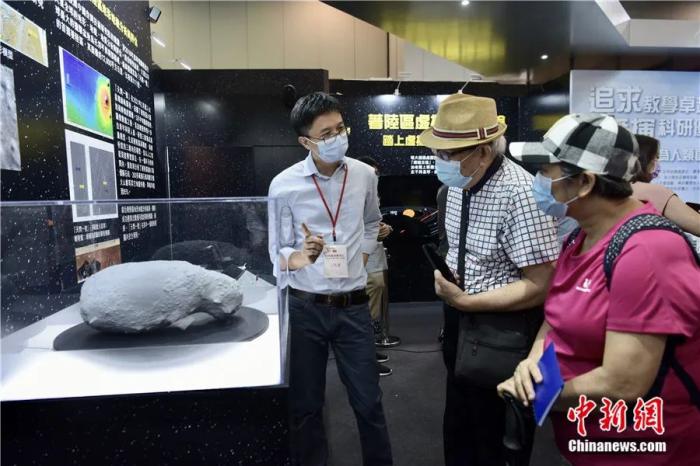 香港理大科研团队利用小行星“丝川”三维模型以协助国家未来的小行星探索任务。<a target='_blank' href='/'/>中新社</a>记者 李志华 摄

