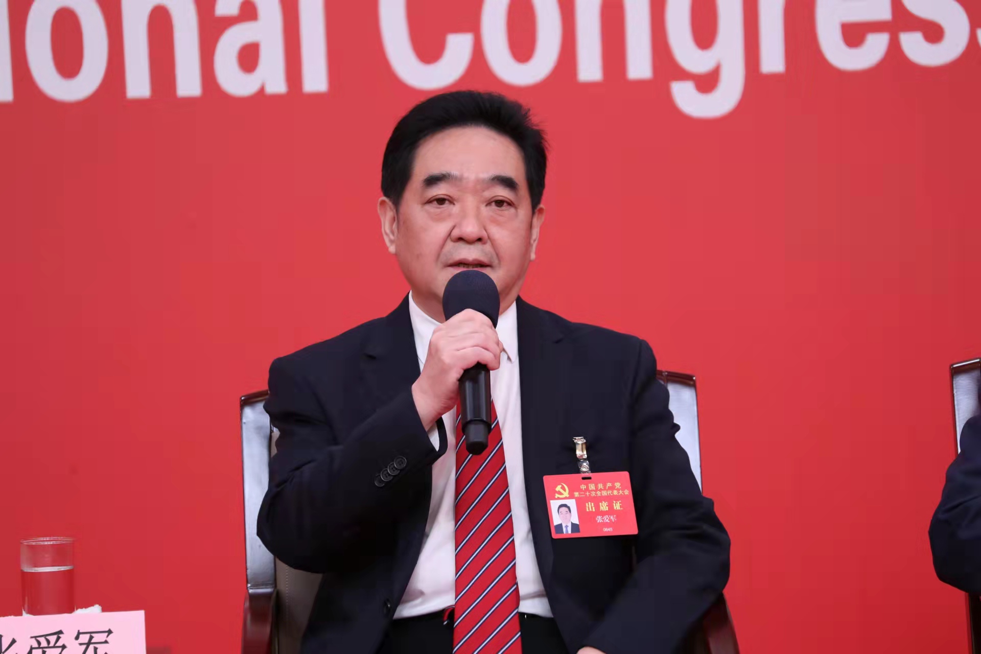 江苏省委常委、宣传部部长张爱军在回答记者提问。国新网 徐想 摄
