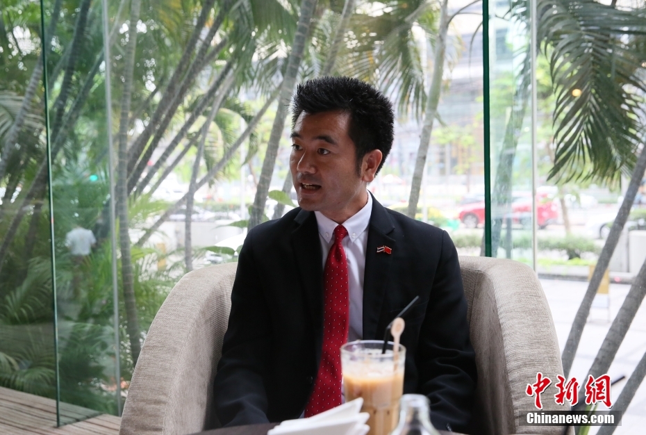 图为威伦在泰国曼谷接受采访。 <a target='_blank' href='/'/>中新社</a>记者 王国安 摄
