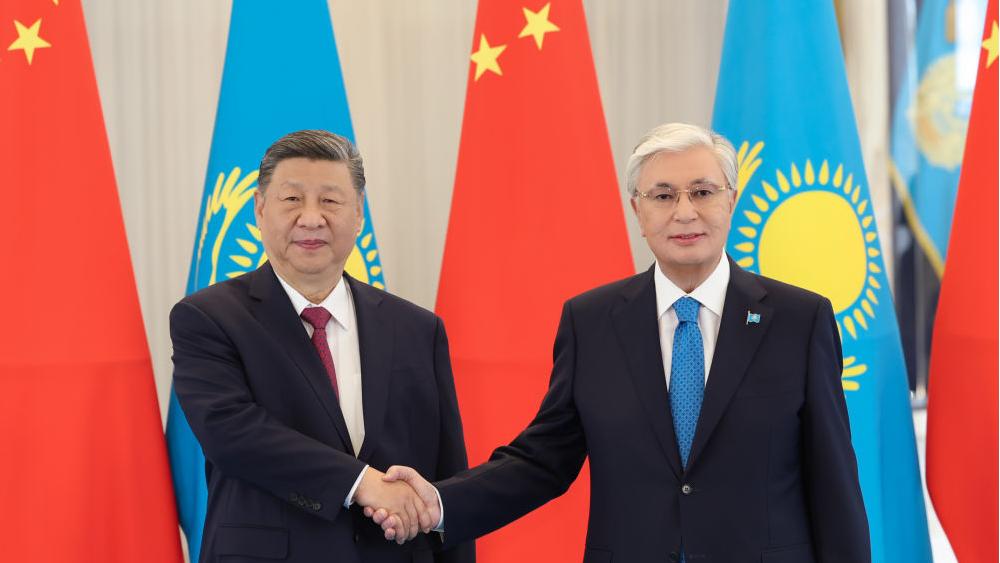 习近平同哈萨克斯坦总统托卡耶夫会谈