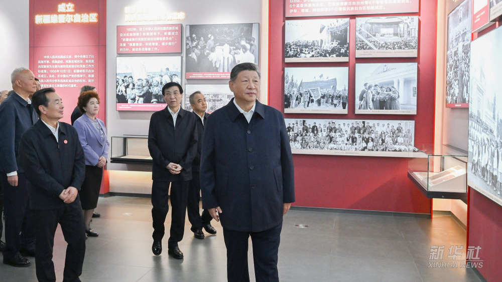 新华图讯｜习近平参观新疆维吾尔自治区成立70周年主题成就展