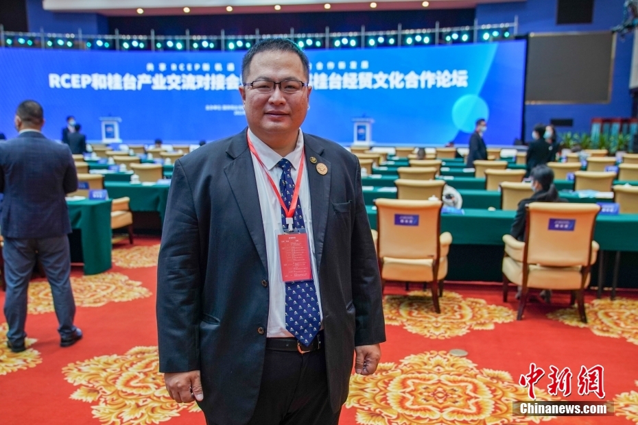 图为12月1日，梁洲辅在第十八届桂台经贸文化合作论坛现场。 <a target='_blank' href='/'/>中新社</a>记者 陈冠言 摄