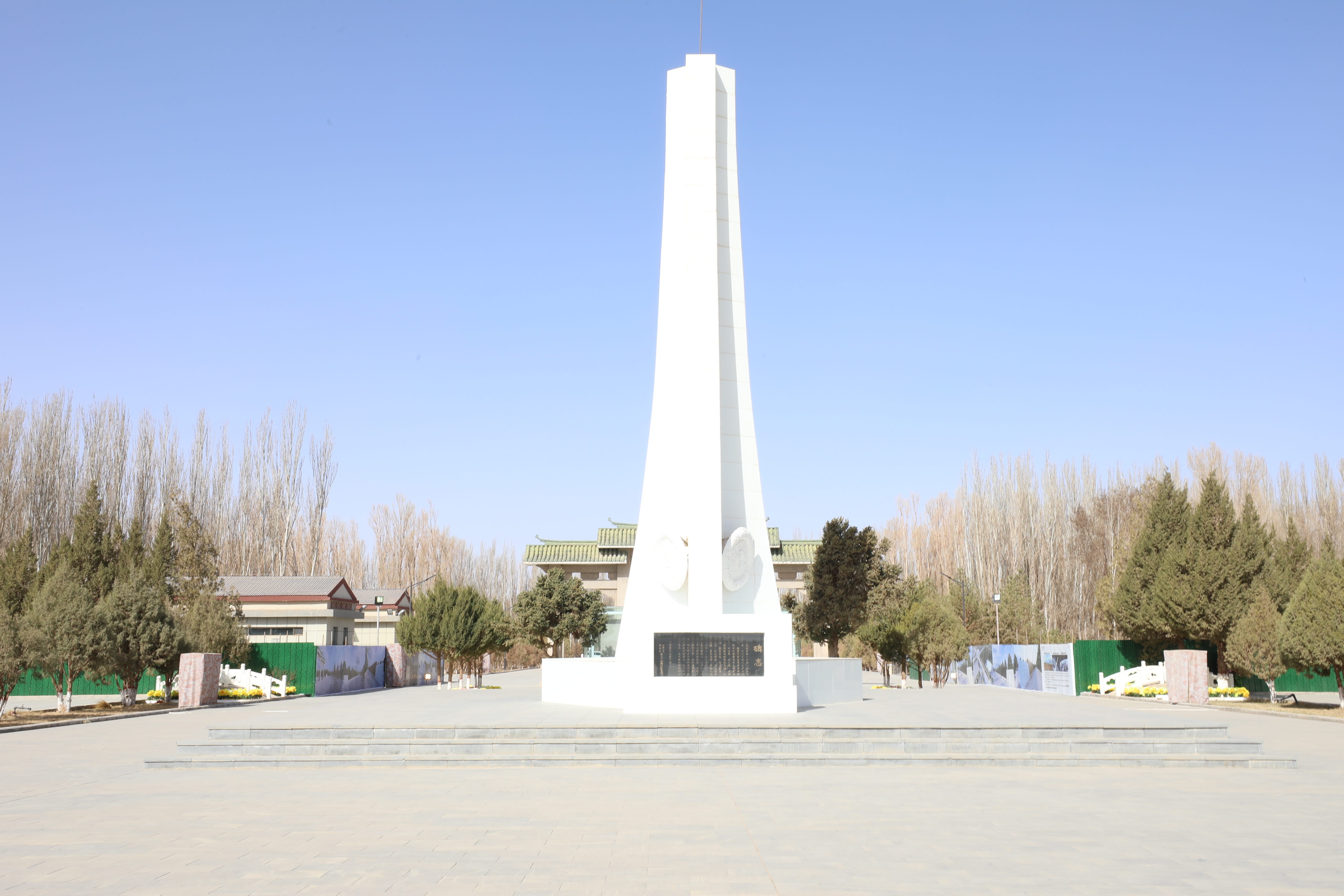 东风革命烈士陵园