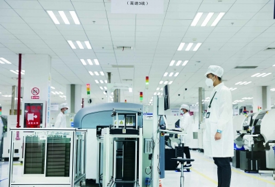 南瑞集团有限公司智能制造生产区。 南京日报/紫金山新闻记者 崔晓 摄