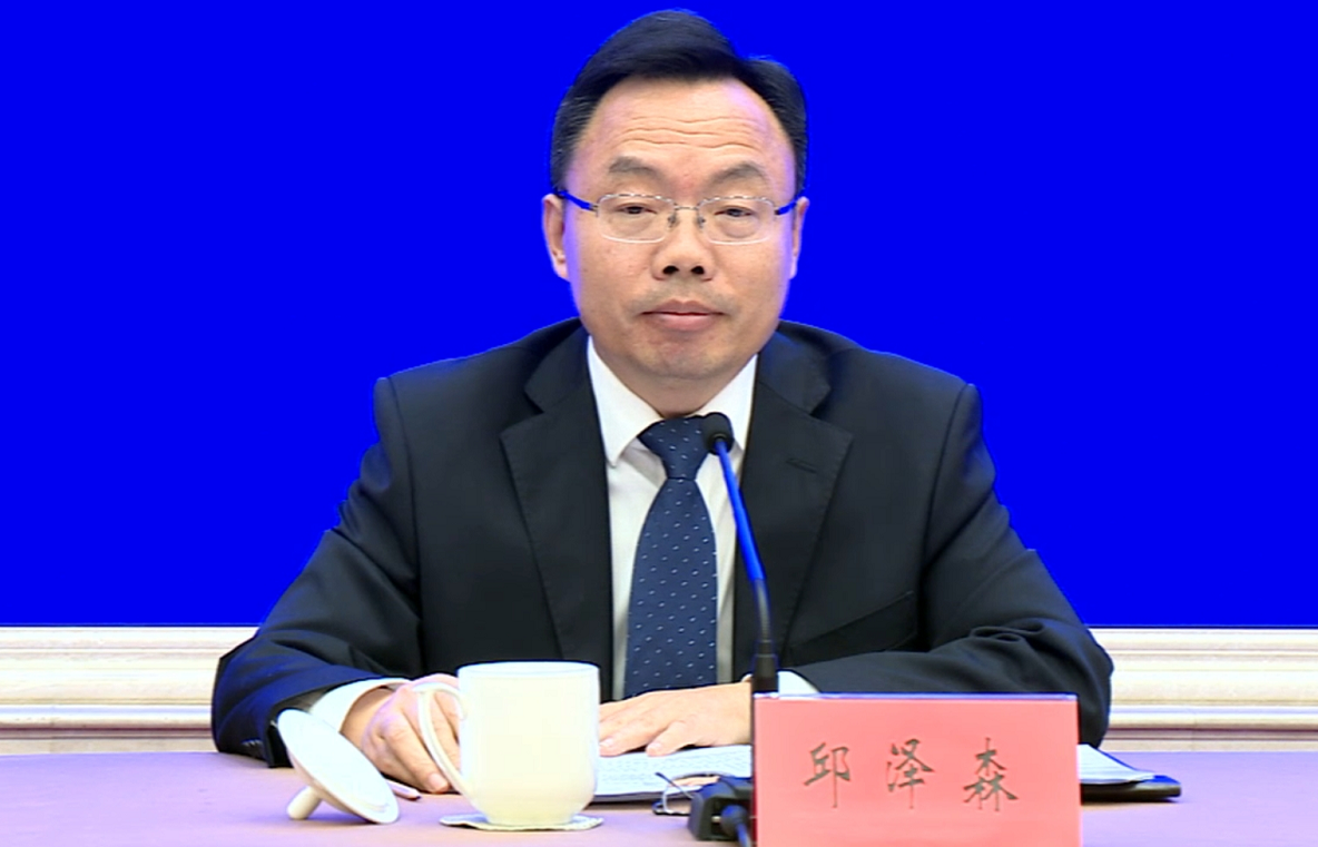 省卫生健康委党组成员、副主任邱泽森